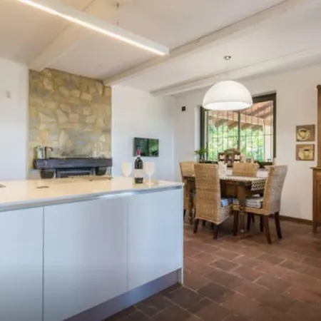 Piscina E Relax Nelle Langhe Gaia