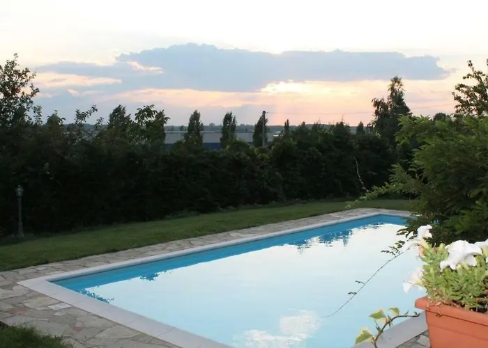 Piscina E Relax Nelle Langhe Gaia Vila Sanfre