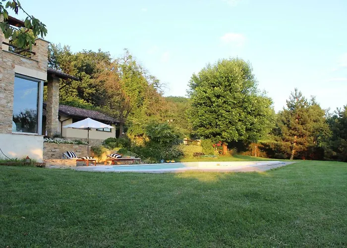 Piscina E Relax Nelle Langhe Gaia